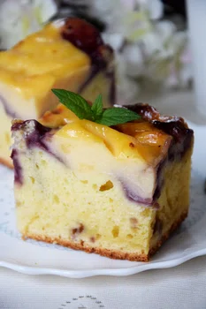 Szybkie ciasto jogurtowe z budyniem i owocami!