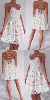 Letnia sukienka w bieli