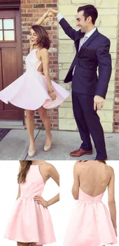 Sukienka z wyciętymi plecami