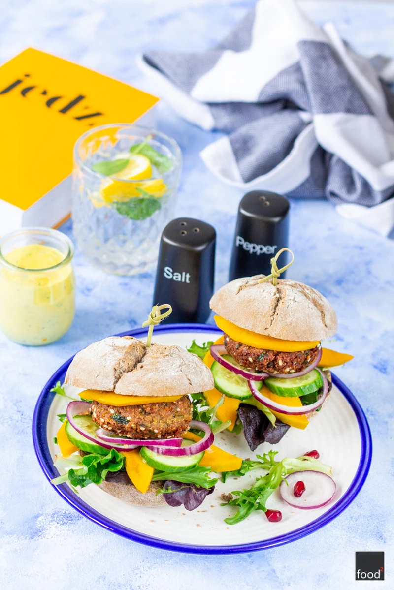 Falafel burger z mango
