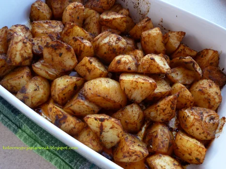 Pieczone ziemnaczki paprykowe z cebulką