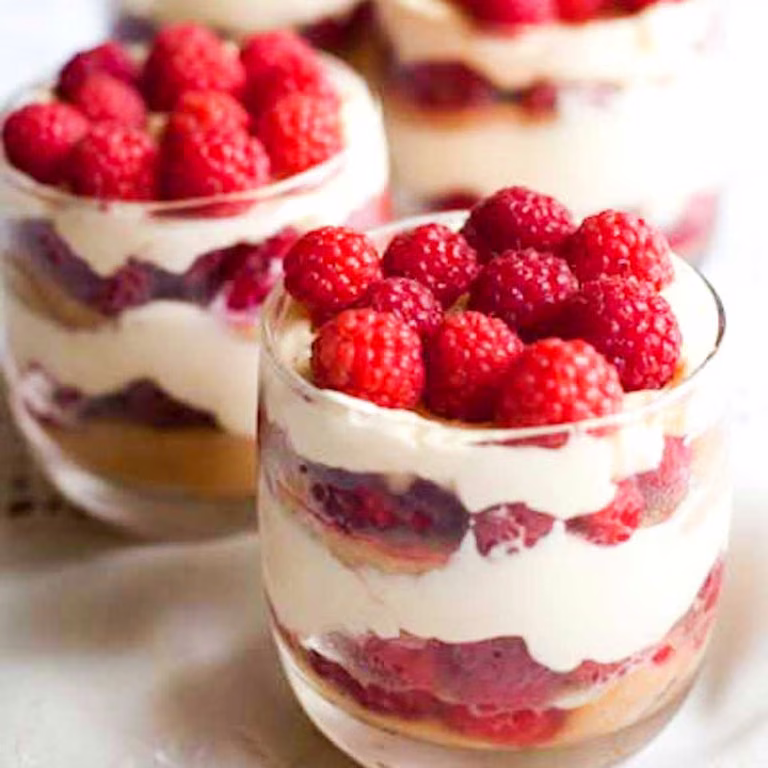 Tiramisu z malinami