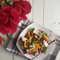 Sałatka z serem pleśniowym i kukurydzą