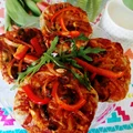 Mini pizze z duszoną cebulką i pieczarkami
