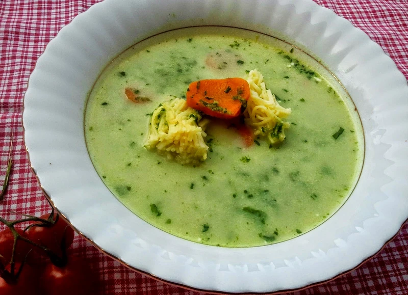 Zupa szpinakowa na rosole