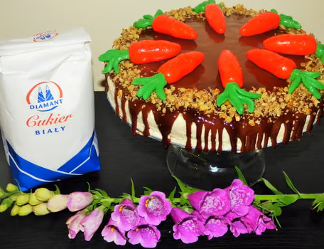 Ciasto marchewkowe z mascarpone i lustrzaną polewą