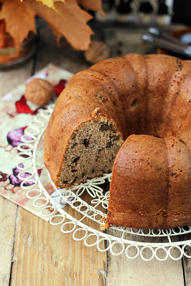 Babka cynamonowa z rodzynkami i orzechami włoskimi