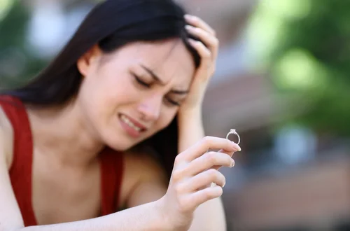 „Zdradził mnie po zaręczynach – i teraz twierdzi, że ‘musiał się upewnić’” – pisze Karolina [LIST]