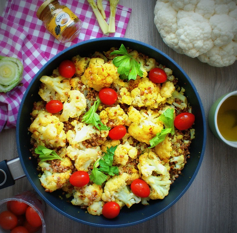 Kalafior curry z kaszą gryczaną