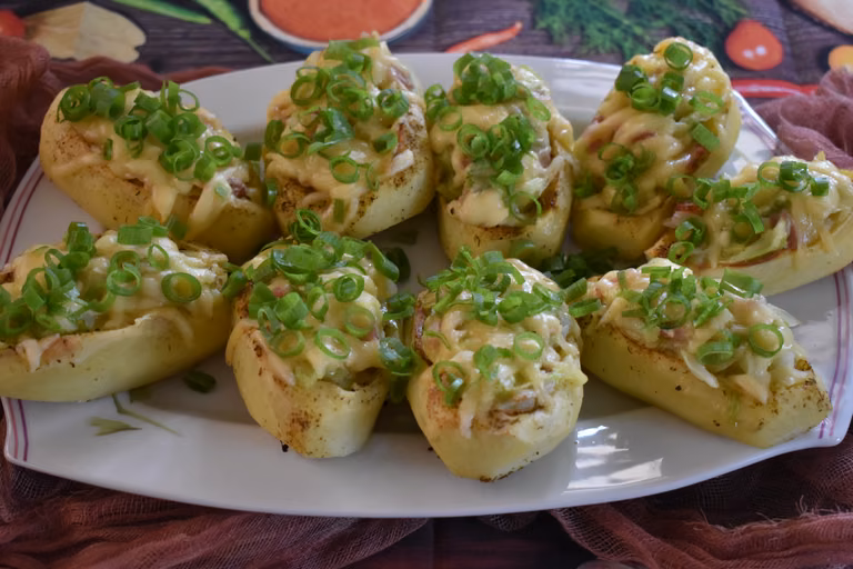 Pieczone ziemniaczki z młoda kapustką