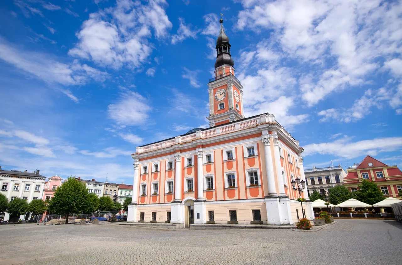 Pierwszy urząd w Polsce z siedmiogodzinnym dniem pracy! Czy to początek zmian w kraju?