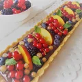 Kokosowa tarta z kremem czekoladowym i owocami, bez pieczenia