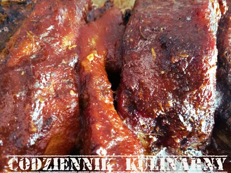 Pyszne pieczone żeberka w domowym sosie barbeque-brzoskwiniowym