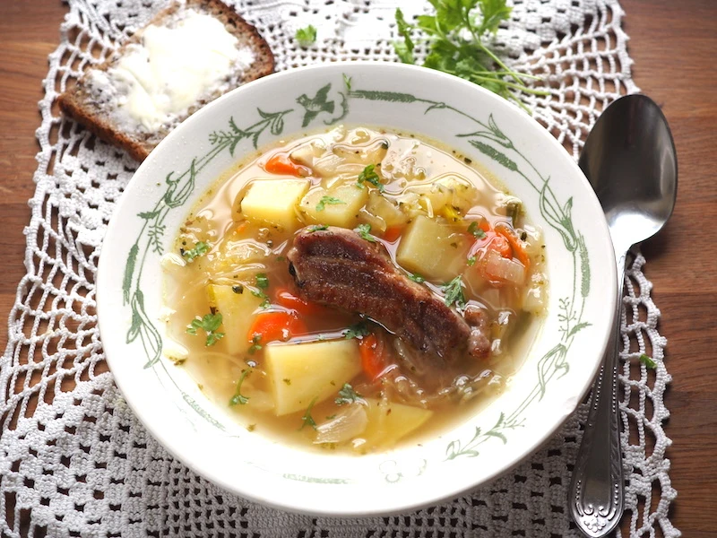 Kapuśniak na żeberkach. Przepis krok po kroku.