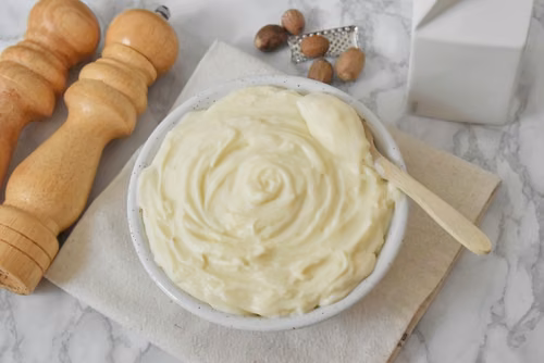 Sos beszamelowy - przepis krok po kroku