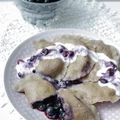 PEŁNOZIARNISTE PIEROGI Z JAGODAMI
