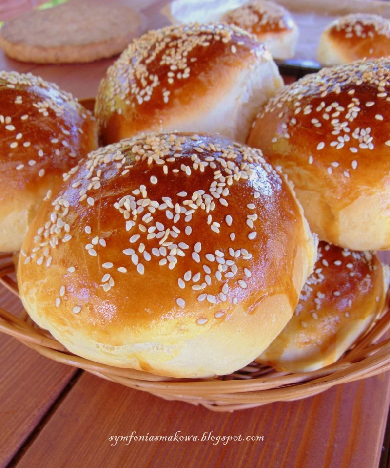 Bułki do hamburgerów.