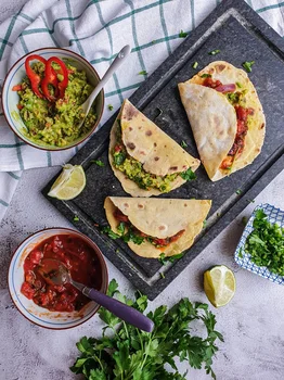 Domowe tortille z guacamole