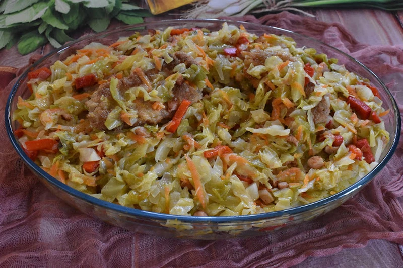 Chrupiące polędwiczki w młodej kapuście