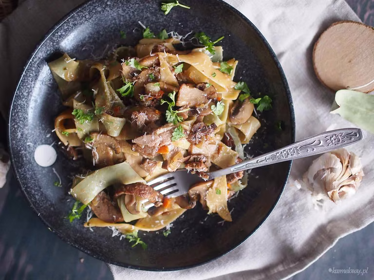 Makaron z kaczką i grzybami