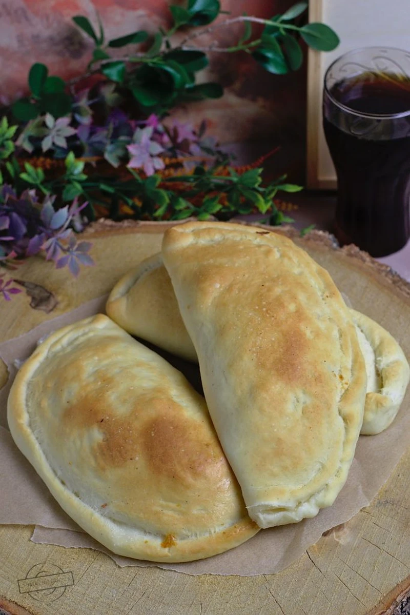 Calzone z szynką i trzema serami