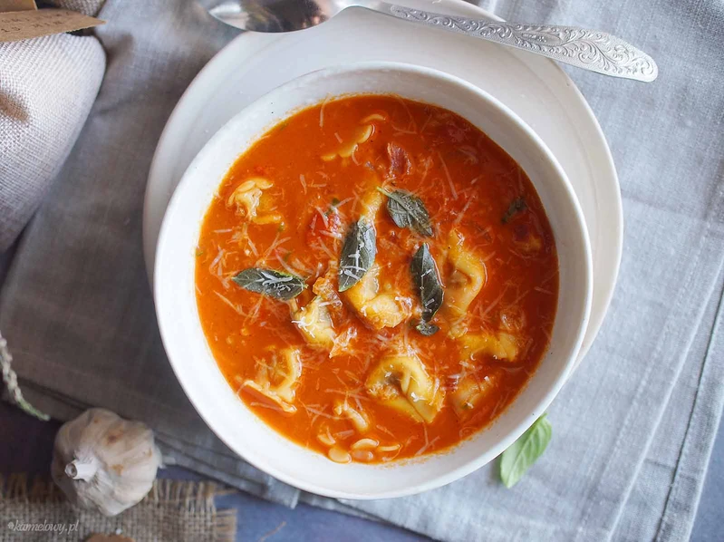 Zupa pomidorowa z tortellini