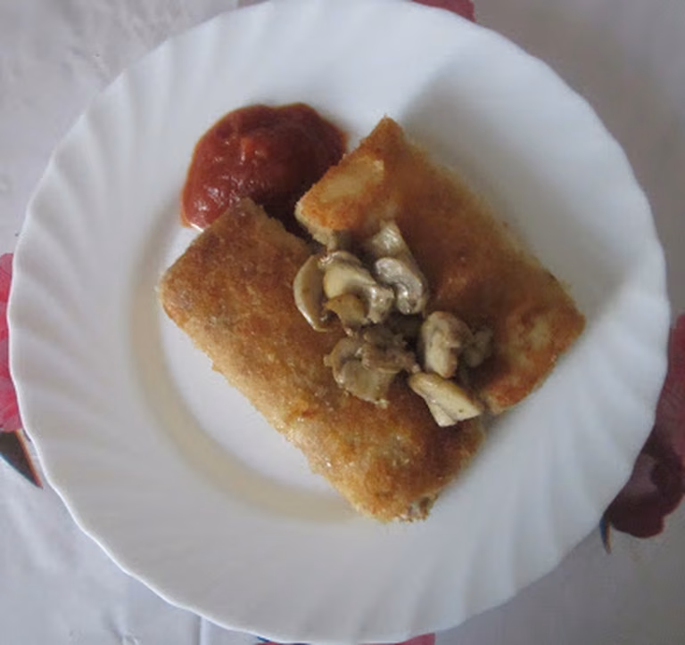 Krokiety z kaszą gryczaną, białym serem i pieczarkami