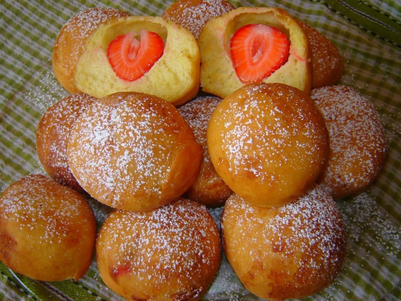Pączki z truskawkami
