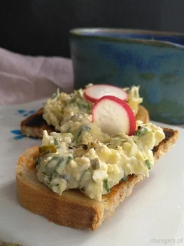PASTA Z JAJEK I OGÓRKÓW KISZONYCH
