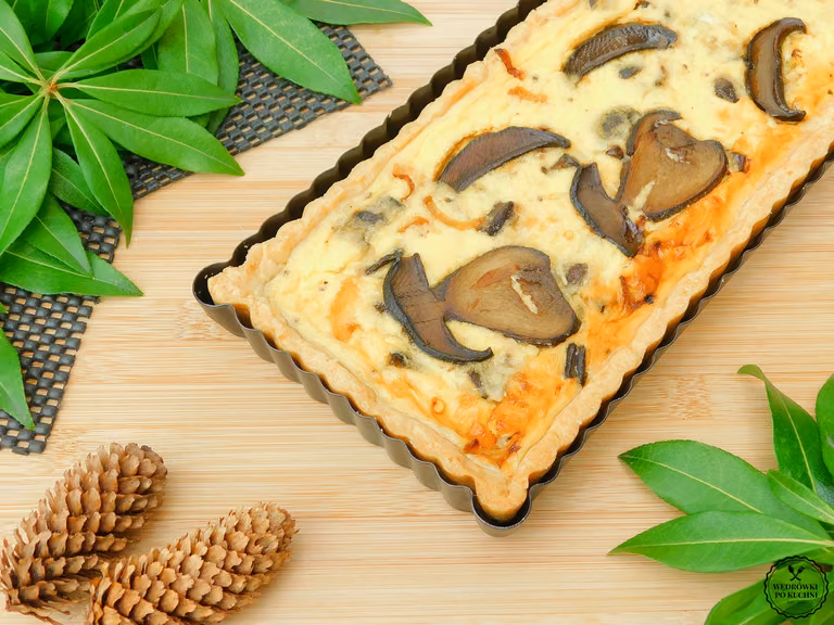 Tarta z grzybami leśnymi i karmelizowaną cebulą