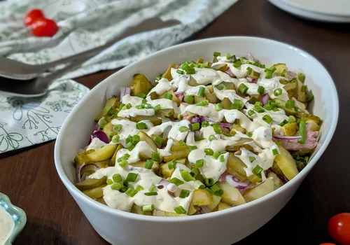 Sałatka z kalafiorem i wędzonym kurczakiem