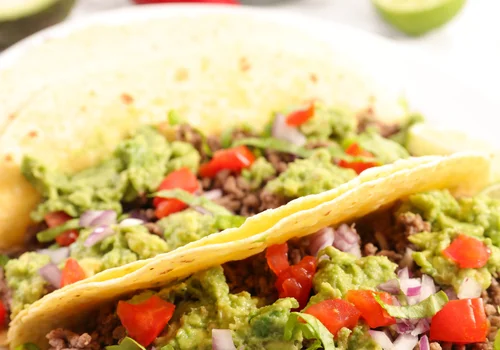 Domowe tacos z mieloną wołowiną i guacamole – przepis na meksykańską ucztę!