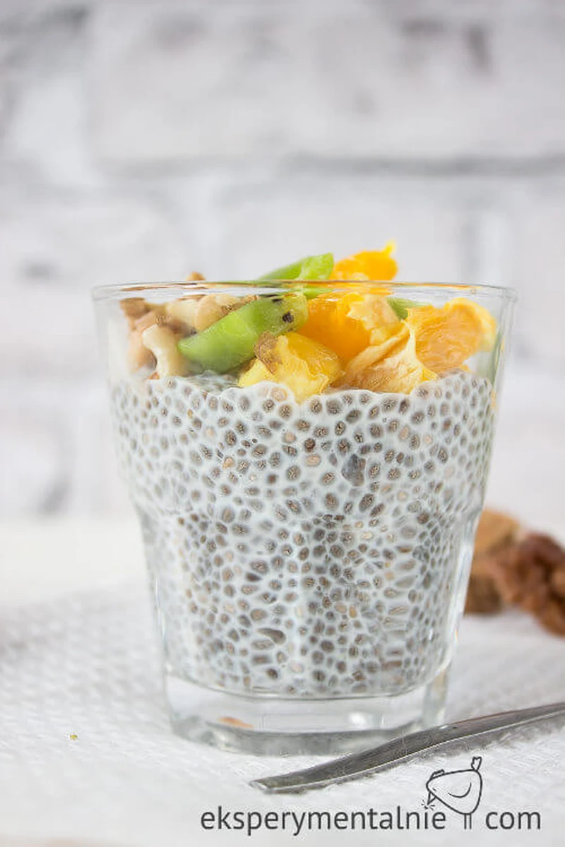 Pudding chia, czyli deser z nasion chia z owocami