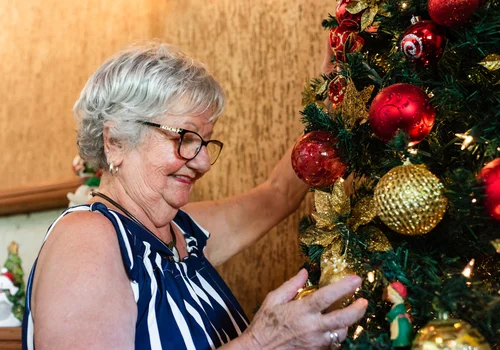 „Dzieci siedziały z nosami w telefonach. A ja przy stole czułam się jak relikt przeszłości” — pisze Krystyna [LIST]