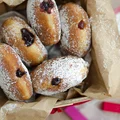 Pączki z czarną porzeczką