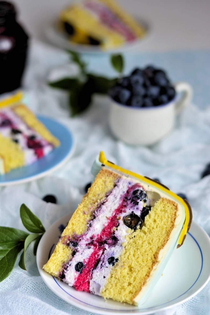 Tort migdałowo jagodowo