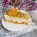 Sernik na zimno z karmelizowanym rabarbarem