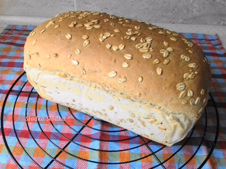 Pyszny i prosty chleb z żurawiną i płatkami owsianymi.