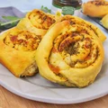 Drożdżowe ślimaczki z pesto - idealna przekąska