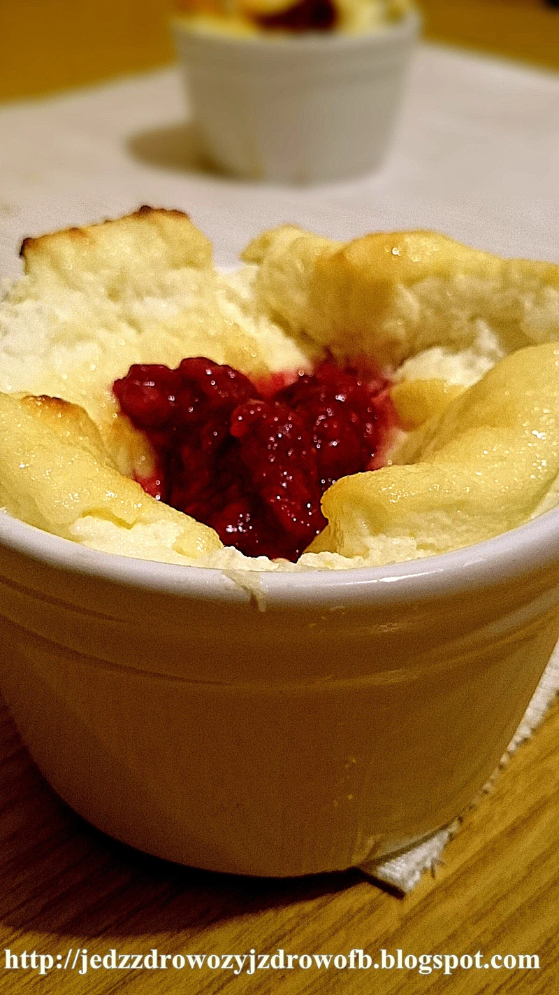Pieczony jogurt z malinami