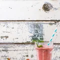 SMOOTHIE Z TRUSKAWKAMI I NASIONAMI CHIA