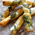 Paluchy z ciasta francuskiego z pesto