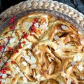 Drożdżowe brioszki z kajmakiem i jabłkami