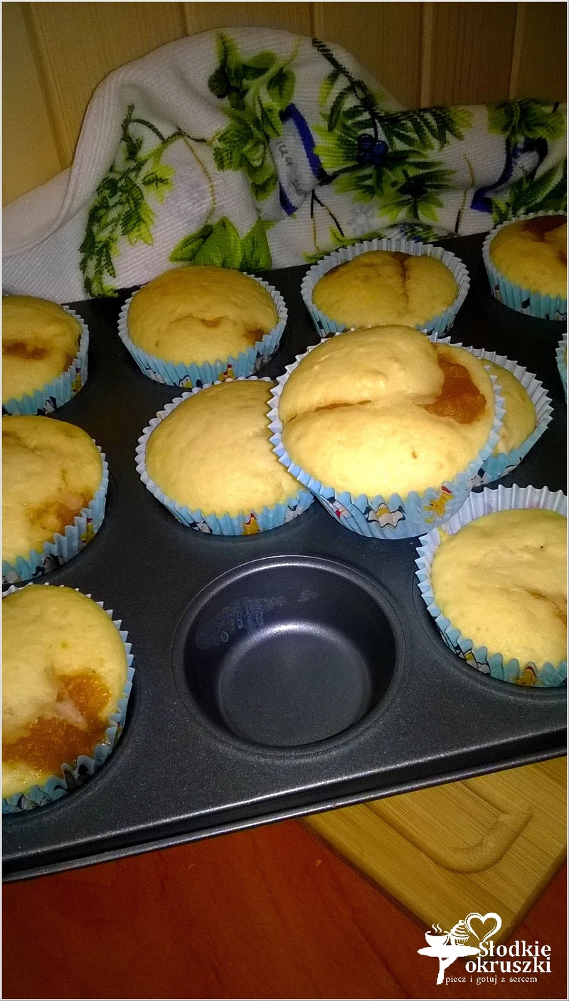 Małe szarlotki w formie muffinek