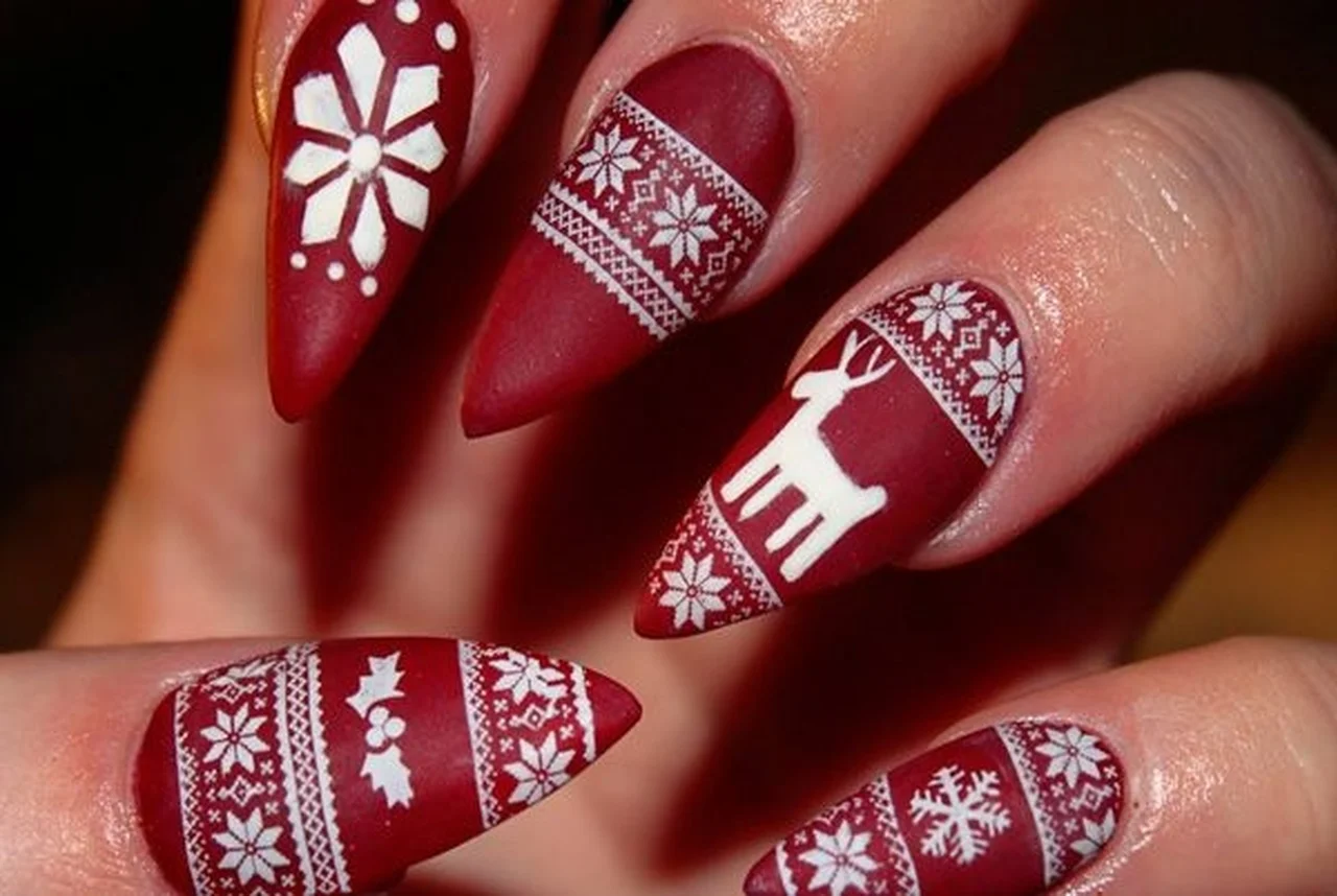 Pomysł na świąteczne stylizacje paznokci