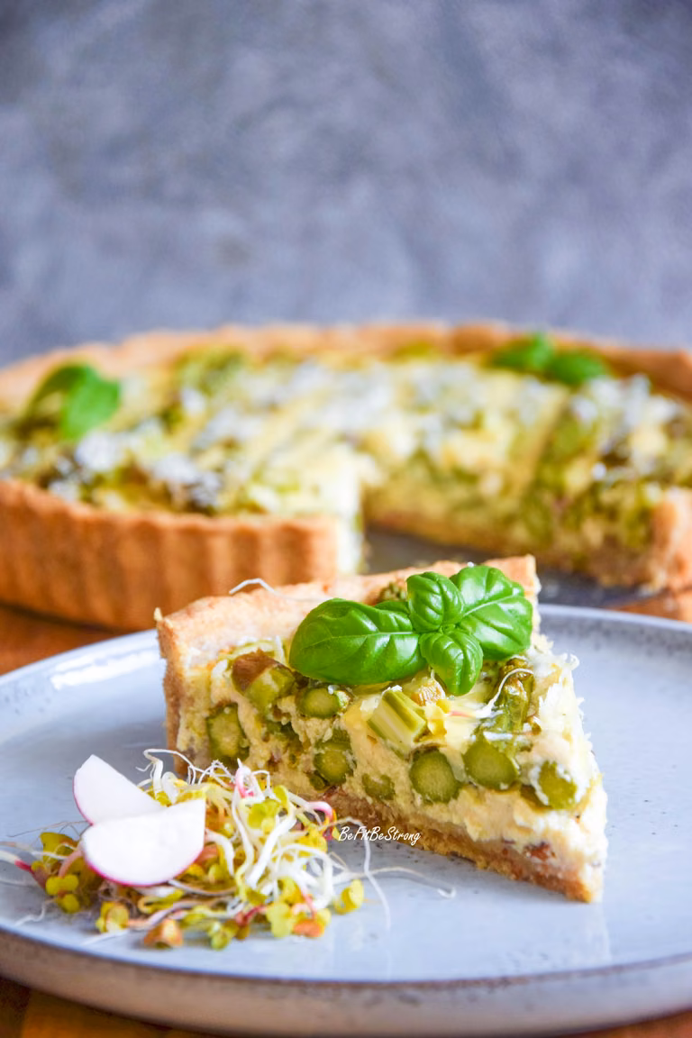 Pełnoziarnista tarta ze szparagami i Pecorino