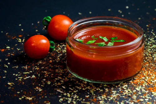 Smaczny i zdrowy sos pomidorowo ziołowy
