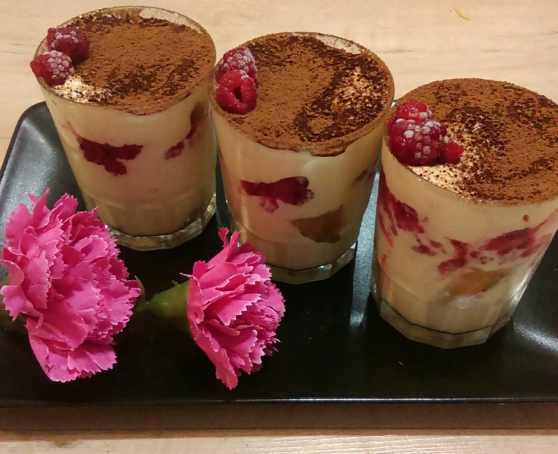 Tiramisu z malinami