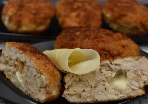 Kotlety drobiowe z mozzarellą