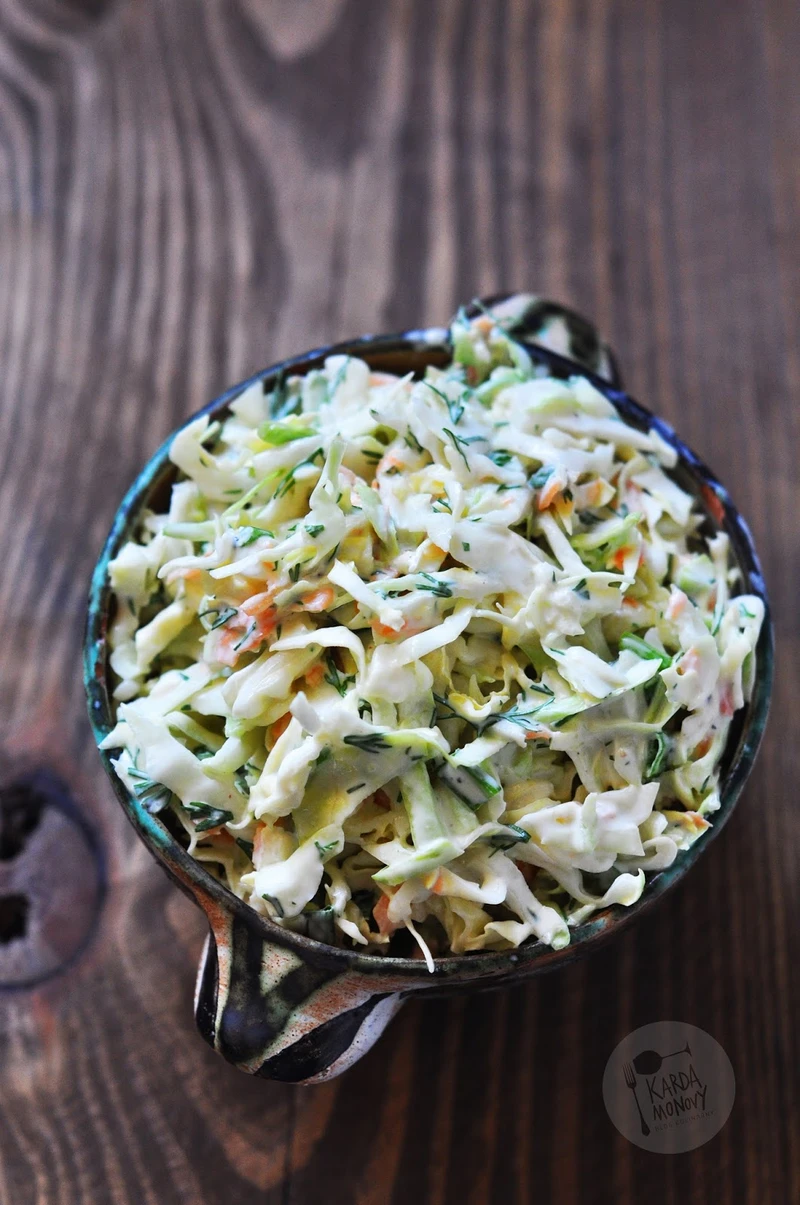 Coleslaw z młodej kapusty